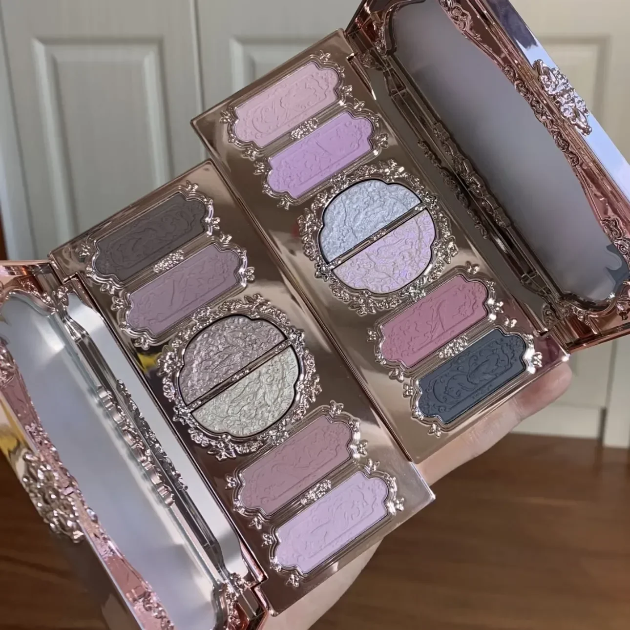 Flower Knows Butterfly Cloud C - огляд і ціна Beauty Book Makeup Kit
