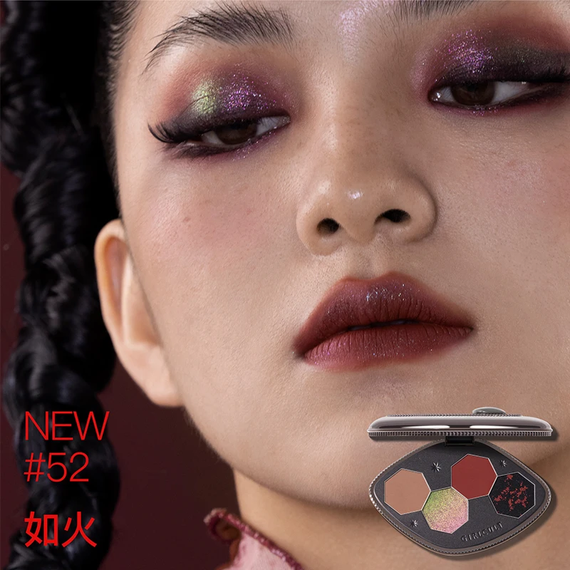 Girlcult 4 Color Eyeshadow Pal - огляд і ціна Beauty Book Makeup Kit